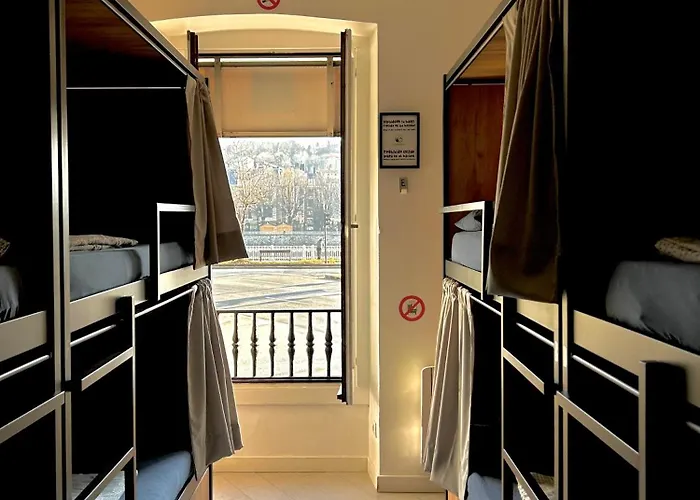 Downtown River Хостел *