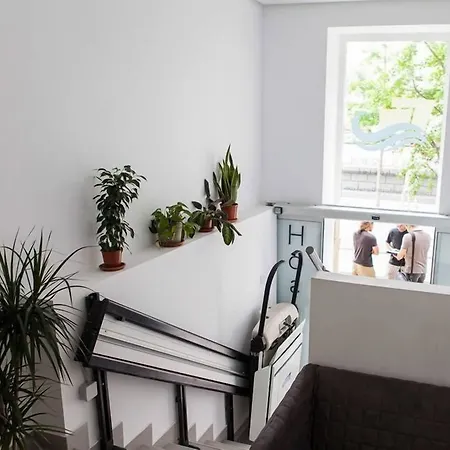 بيت شباب شباب داون تاون ريفر سان سيباستيان