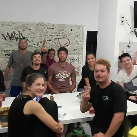 بيت شباب شباب داون تاون ريفر سان سيباستيان