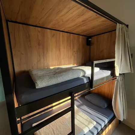 بيت شباب شباب داون تاون ريفر