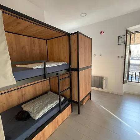 بيت شباب شباب داون تاون ريفر