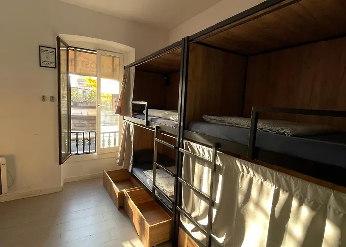 Downtown River Hostal *